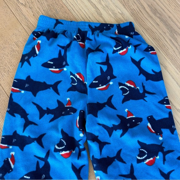 GAP Kids Shark Fleece Pajama Pants - Picture 8 of 11